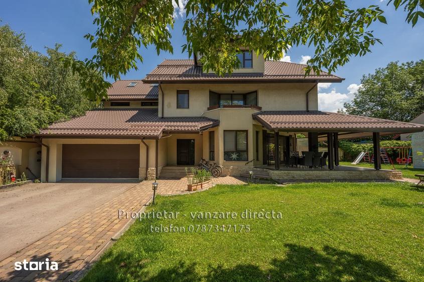 Casă cu 8 camere decomandat cu Teren 1000 Mp în Central
