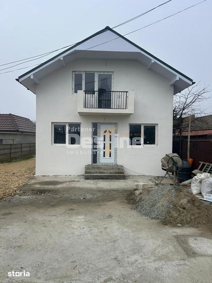 Casă cu 5 camere cu Teren 250 Mp în Lumina