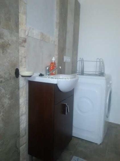 inchiriez apartament 2 camere decomandate