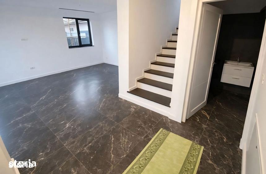 Casă cu 4 camere cu Teren 400 Mp în Central