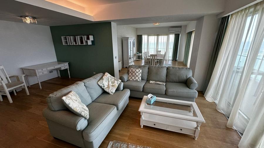 Apartament cu 3 camere decomandat, mobilat în Faleza Nord