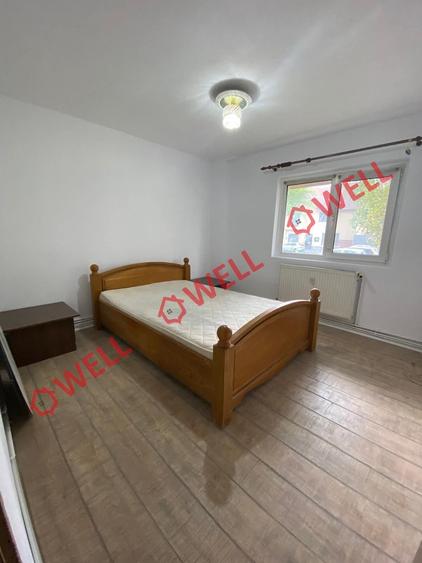 Apartament cu 4 camere în Tractorul