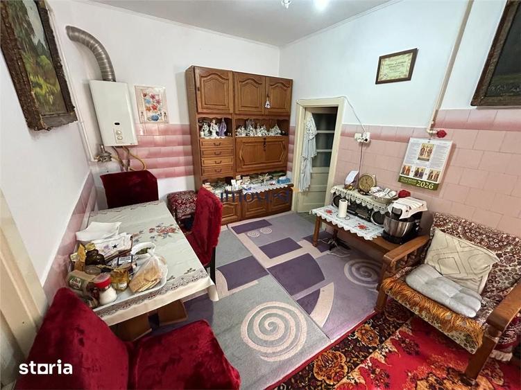 Casă cu 5 camere cu Teren 250 Mp în Aurel Vlaicu