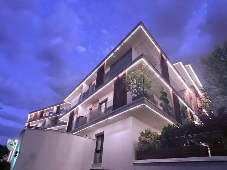 Apartament cu 3 camere decomandat, mobilat în Central