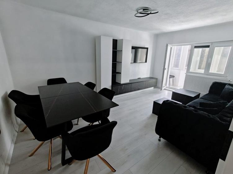 Apartament cu 3 camere decomandat în Central