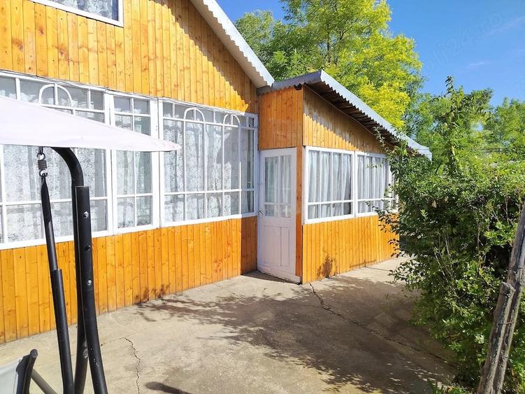 Casă cu Teren 1679 Mp în Hănești