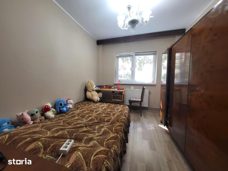 Apartament cu 3 camere decomandat în Titan