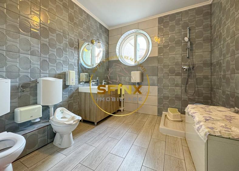 Casă cu 11 camere cu Canalizare în Drumul Sării