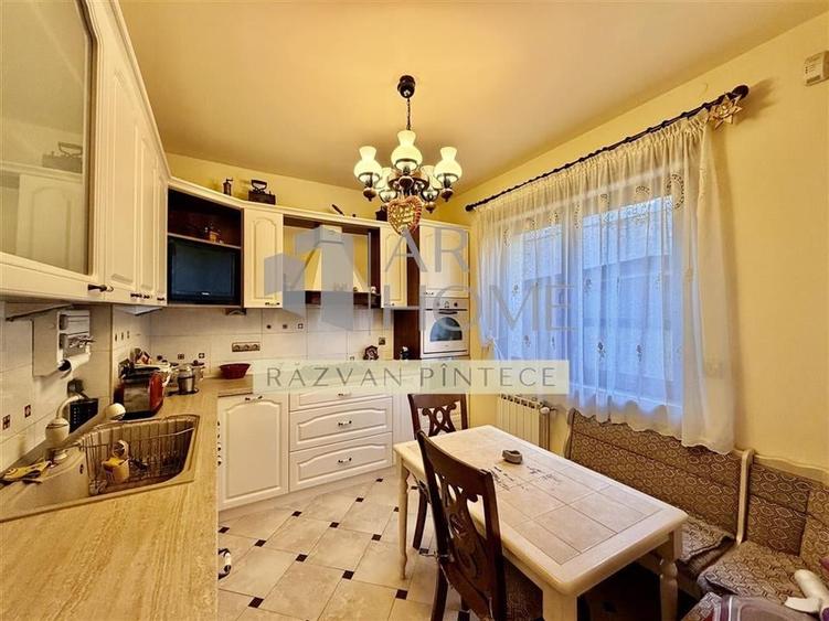 Casă individuală cu 11 camere cu Teren 370 Mp în Ultracentral