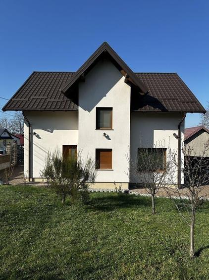 Casă individuală cu 4 camere cu Teren 500 Mp în Ipotești