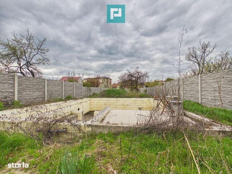 Casă cu 4 camere cu Piscina în Pârneava