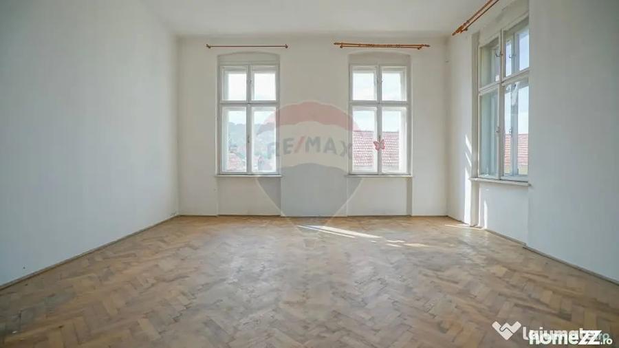 Casă cu 4 camere cu Teren 1048 Mp în Central