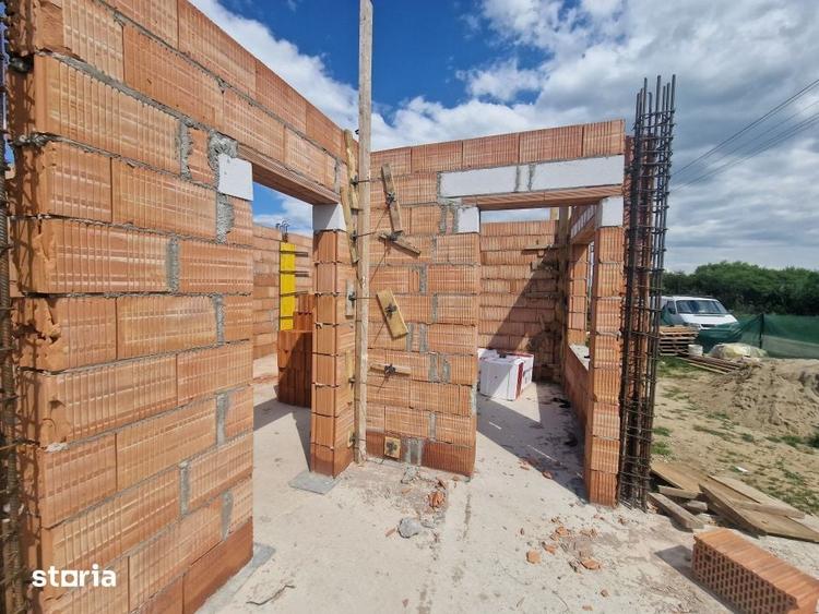 Casă cu 3 camere cu Teren 300 Mp în Remetea Mare