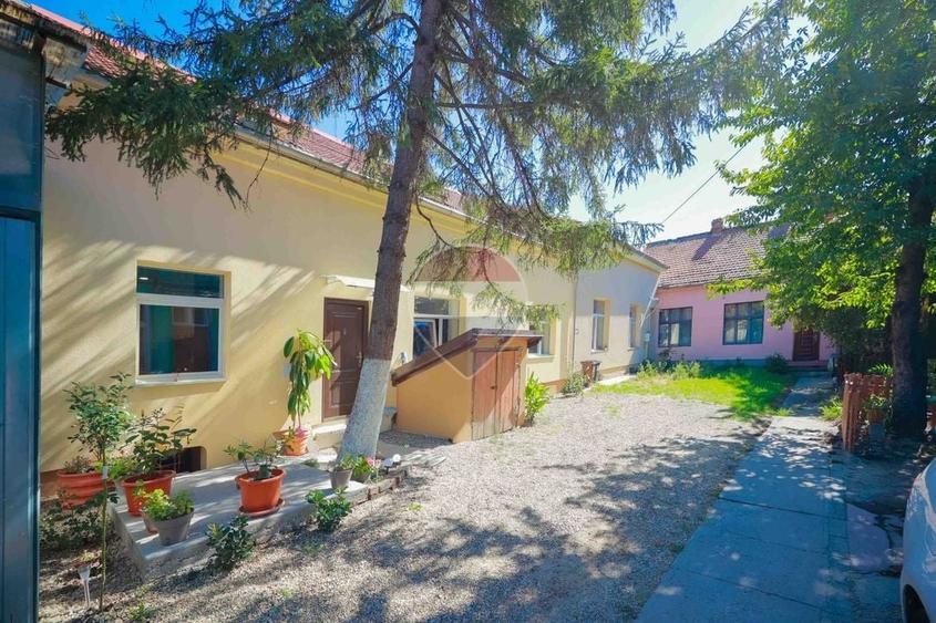 Vânzare apartament 4 camere, acces auto - parcare, Central - Cuza Vodă - 3