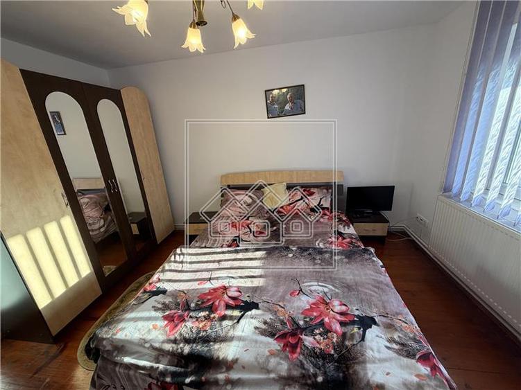 Duplex cu 5 camere cu Canalizare în Cârțișoara