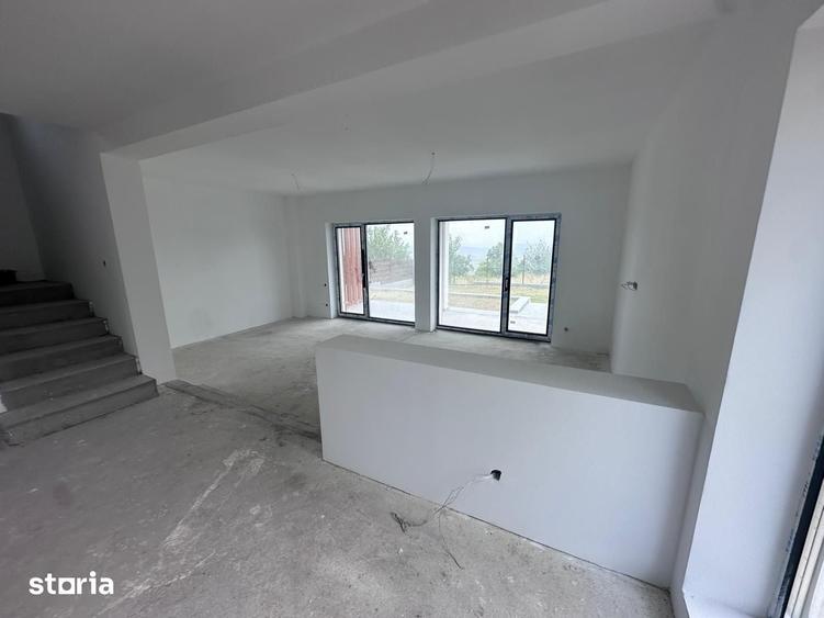 Casă cu 7 camere cu Teren 500 Mp în Feleacu