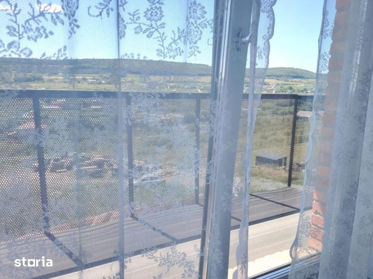 Apartament cu 3 camere decomandat în Chinteni