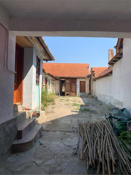 Casă cu 3 camere cu Teren 1050 Mp în Obreja
