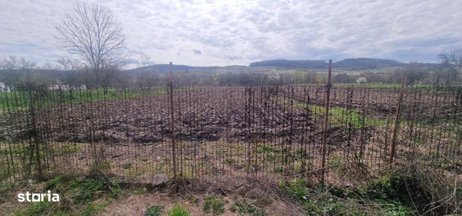 Casă cu 4 camere cu Teren 120 Mp în Almașu