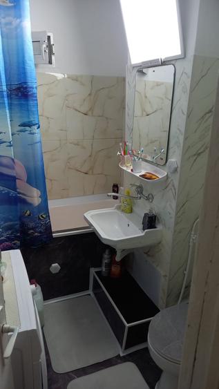 Apartament cu 3 camere decomandat, mobilat în Mioriței