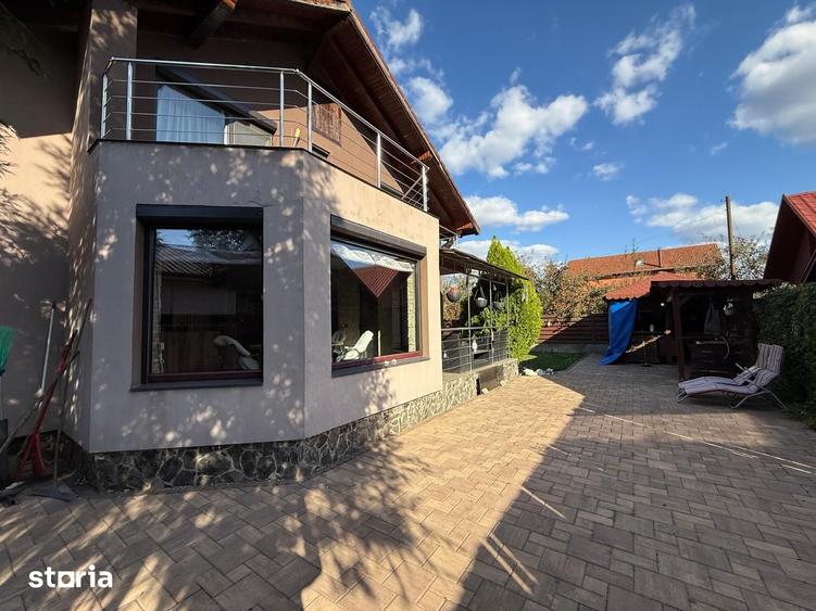 Casă cu 4 camere cu Teren 500 Mp în Corunca
