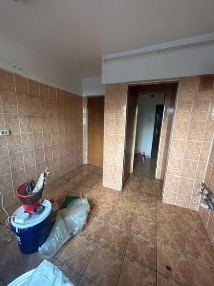 Apartament cu 3 camere decomandat, mobilat în Rahova
