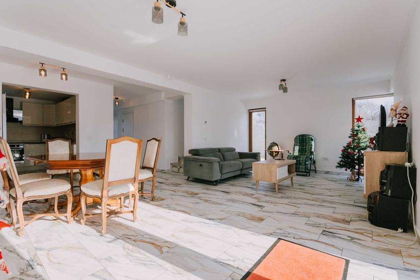 Casă cu 4 camere în Central