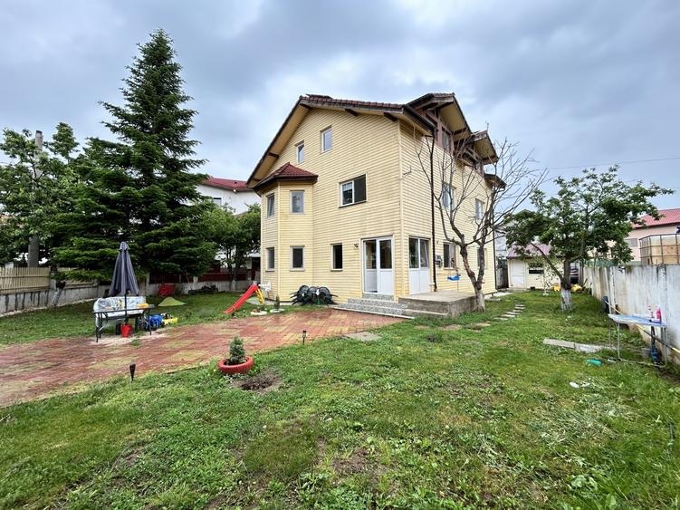 Casă individuală cu 7 camere cu Canalizare în Central
