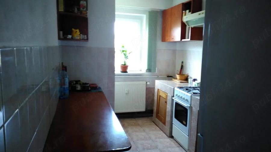 Apartament cu 3 camere decomandat în Lipovei