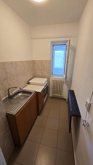 Garsonieră decomandată, mobilată în Crângași