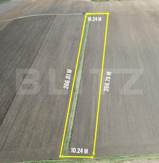 Teren agricol extravilan de 2700 mp, în 700