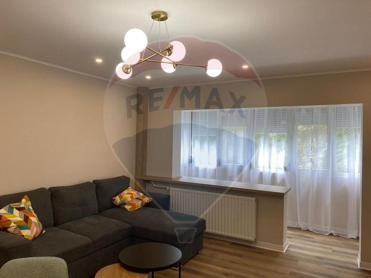 Apartament cu 2 camere decomandat, mobilat în Decebal