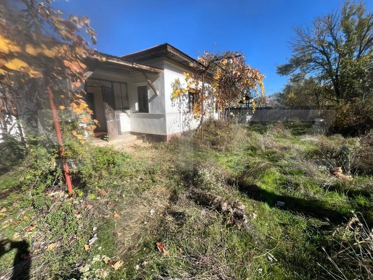 Casă individuală cu 3 camere cu Teren 4500 Mp în Bolovani