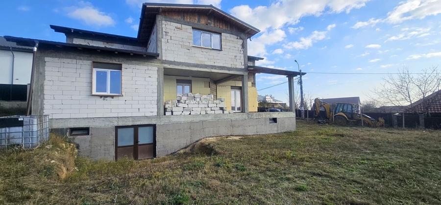 Casă individuală cu 5 camere cu Canalizare în Nord