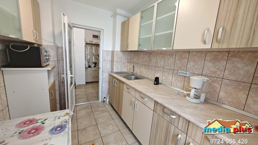 Apartament cu 3 camere decomandat în Micro 17