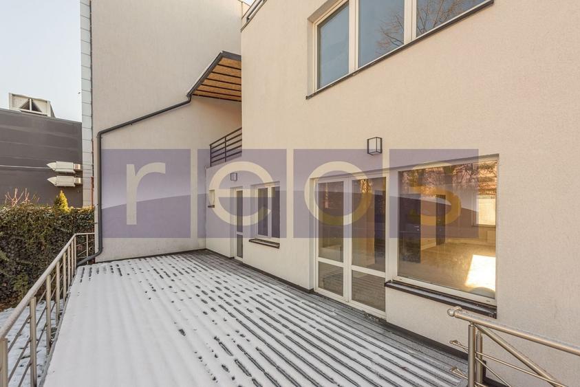 Casă individuală cu 7 camere cu Canalizare în Băneasa