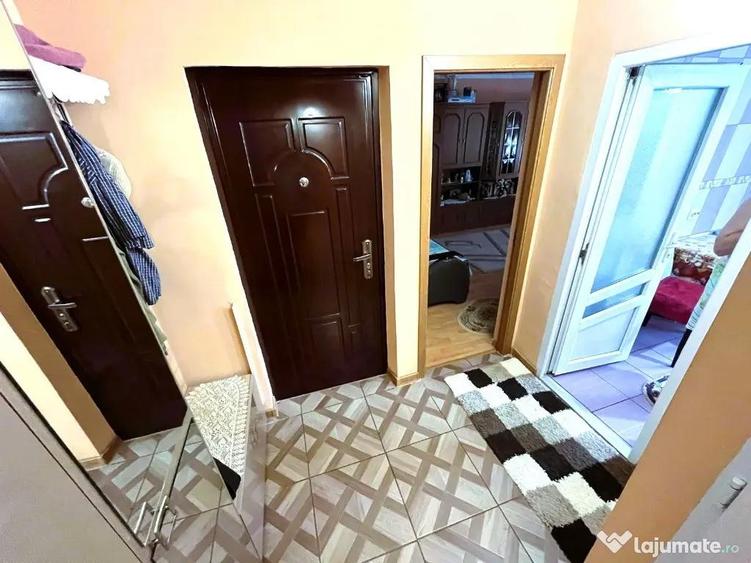 Apartament cu 3 camere decomandat în E3