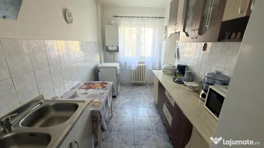 Apartament cu 2 camere decomandat, mobilat în Vasile Aaron