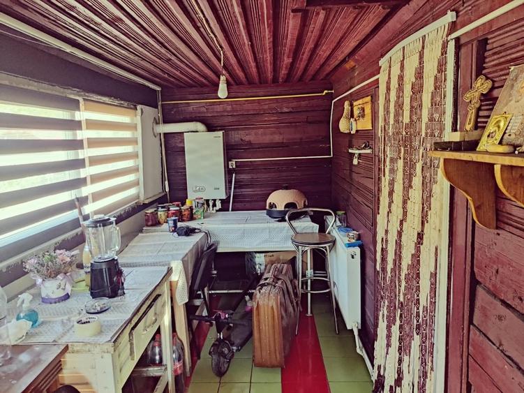 Casă cu 2 camere cu Teren 1000 Mp în Central