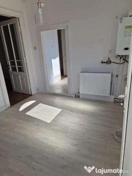 Casă cu 3 camere în Central
