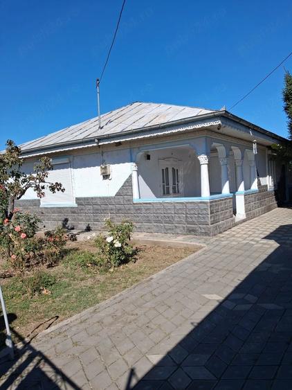Casă cu 4 camere cu Teren 800 Mp în Piscu