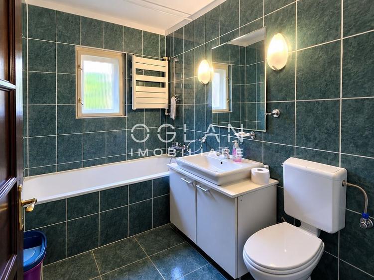 Casă individuală cu 4 camere cu Canalizare în Bobâlna