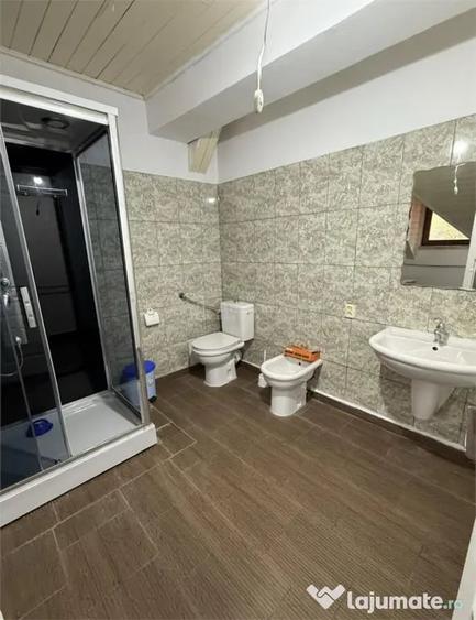 Casă cu 10 camere cu Teren 300 Mp în Centrul Istoric