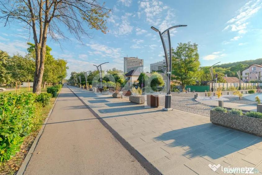 Spațiu comercial, de 530 mp, în Sânmartin
