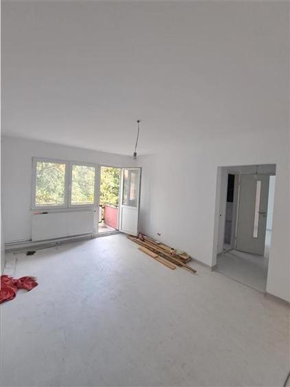Apartament cu 2 camere semidecomandat în Tipografilor