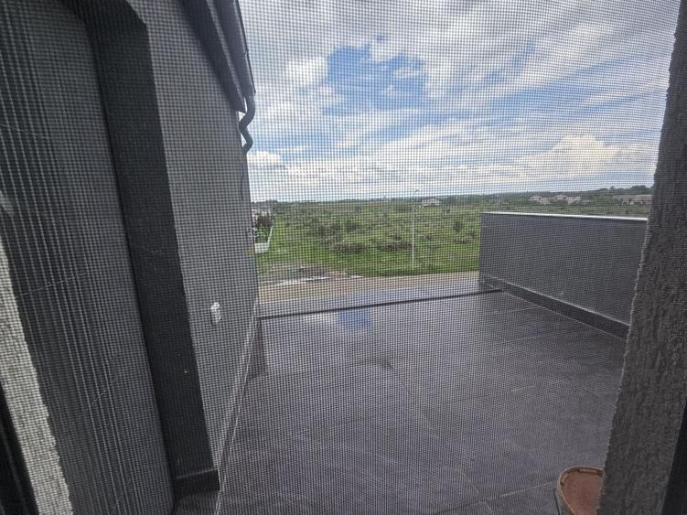 Duplex cu 4 camere cu Canalizare în Nord