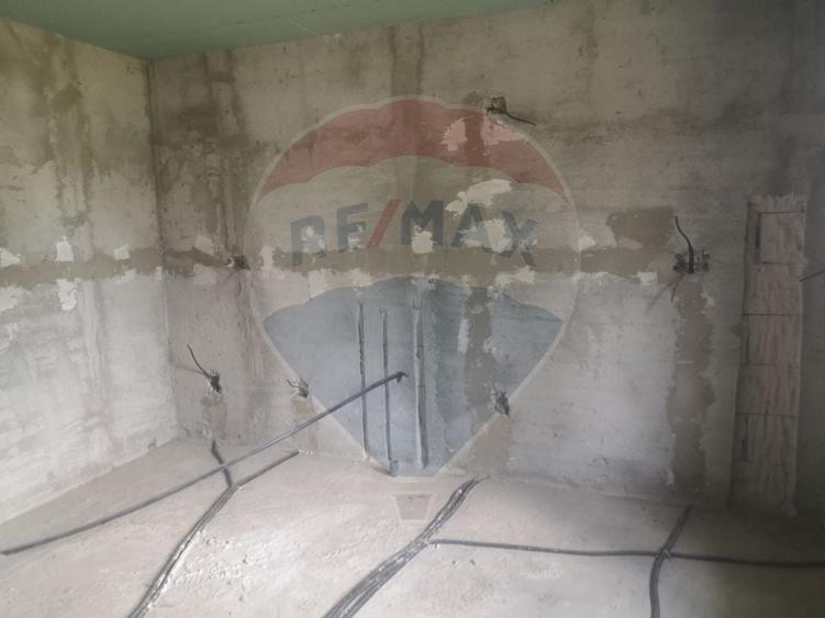 Casă individuală cu 3 camere cu Teren 1200 Mp în Gostinu