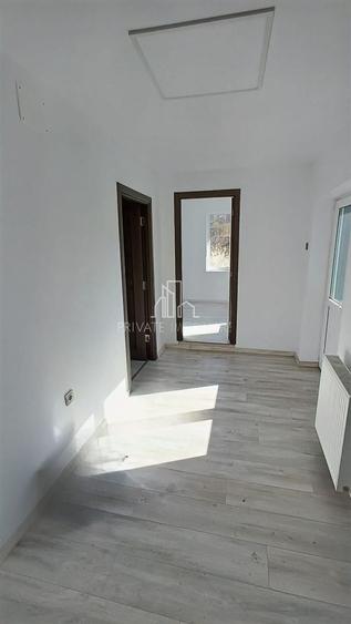 Casă individuală cu 8 camere cu Canalizare în Dâmbu Pietros