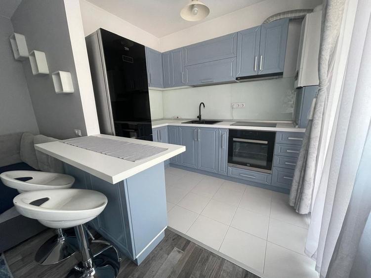 Apartament cu 3 camere semidecomandat, mobilat în Florești