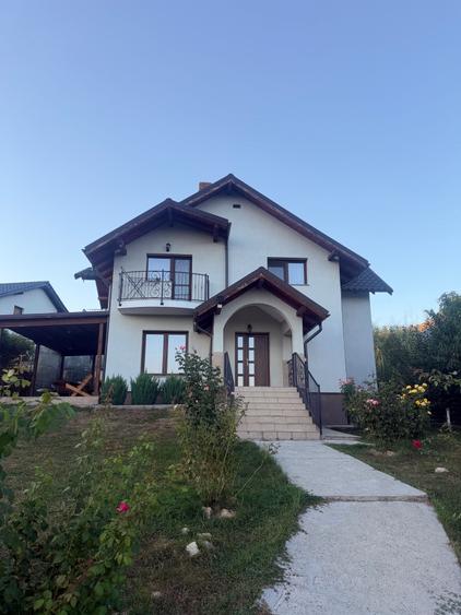 Casă cu 4 camere cu Teren 1000 Mp în Exterior Vest